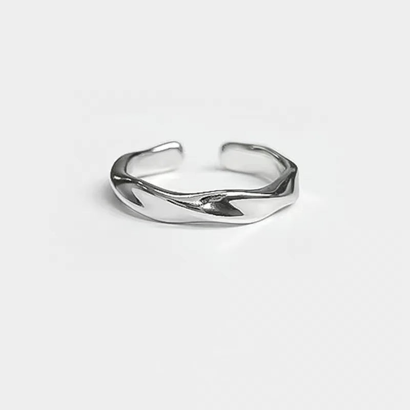 2024 Silver Color Mobius Rings for Men Women Trend Design Metal Twist Simple Open Adjustable Finger Ring Wholesale