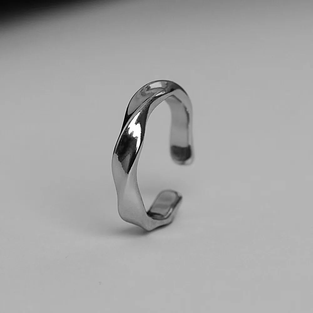 2024 Silver Color Mobius Rings for Men Women Trend Design Metal Twist Simple Open Adjustable Finger Ring Wholesale
