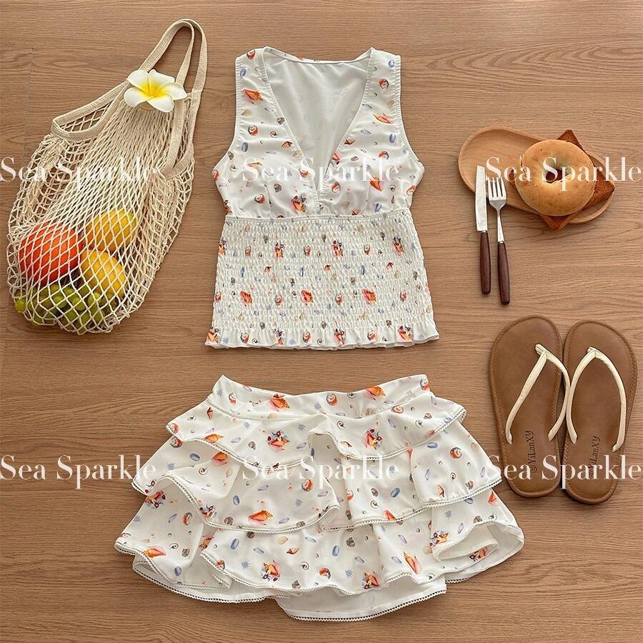 Floral V-neck sleeveless bikini set for beach vacations