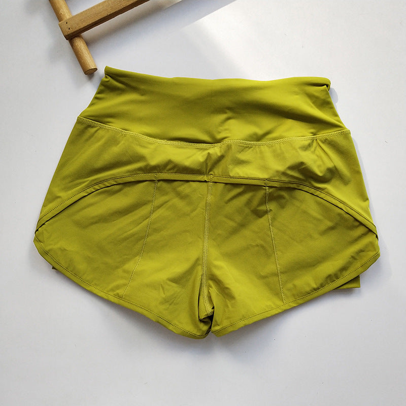 High-waisted shorts with rear pocket, moisture-wicking lining and anti-see-through design for outdoor running, fitness and yoga