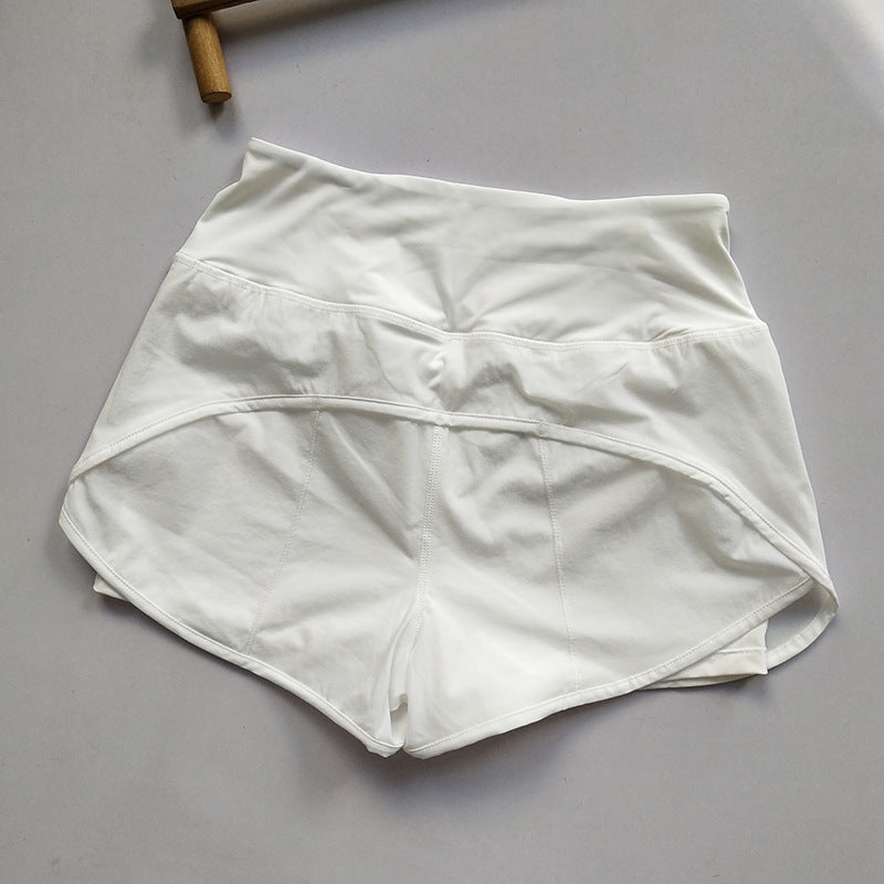 High-waisted shorts with rear pocket, moisture-wicking lining and anti-see-through design for outdoor running, fitness and yoga
