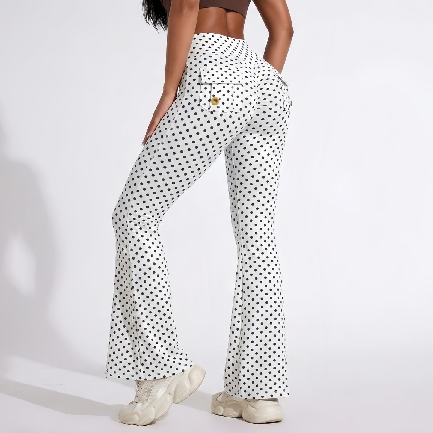 butt-lifting flared yoga leggings with cargo pockets