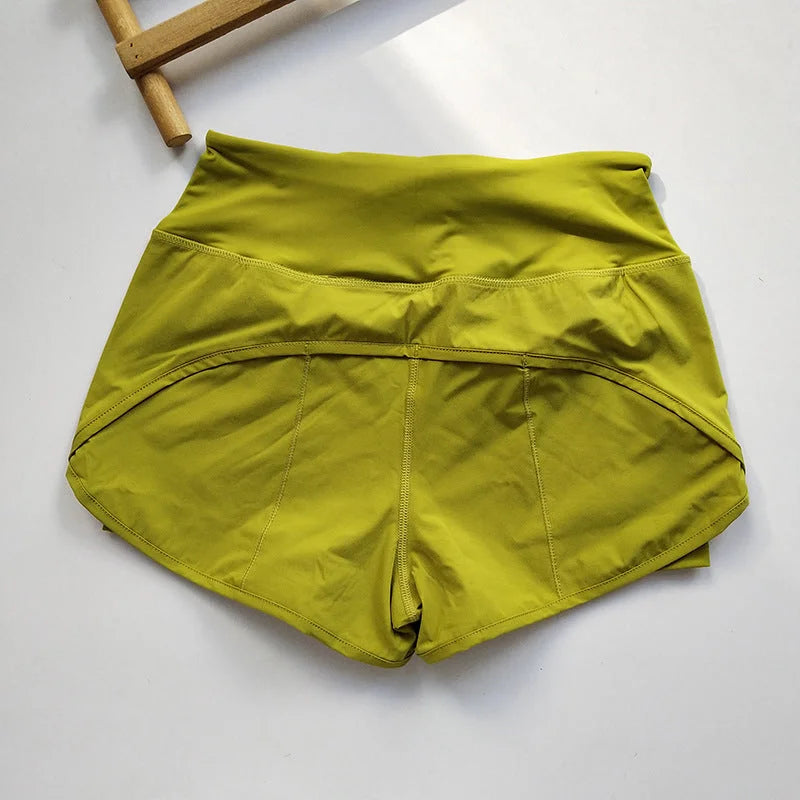 High-waisted shorts with rear pocket, moisture-wicking lining and anti-see-through design for outdoor running, fitness and yoga