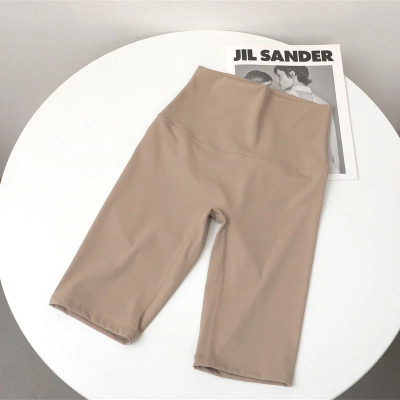 High-waisted five-quarter yoga shorts: sculpting comfort for summer athleisure