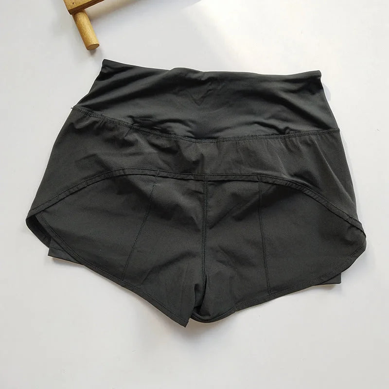 High-waisted shorts with rear pocket, moisture-wicking lining and anti-see-through design for outdoor running, fitness and yoga