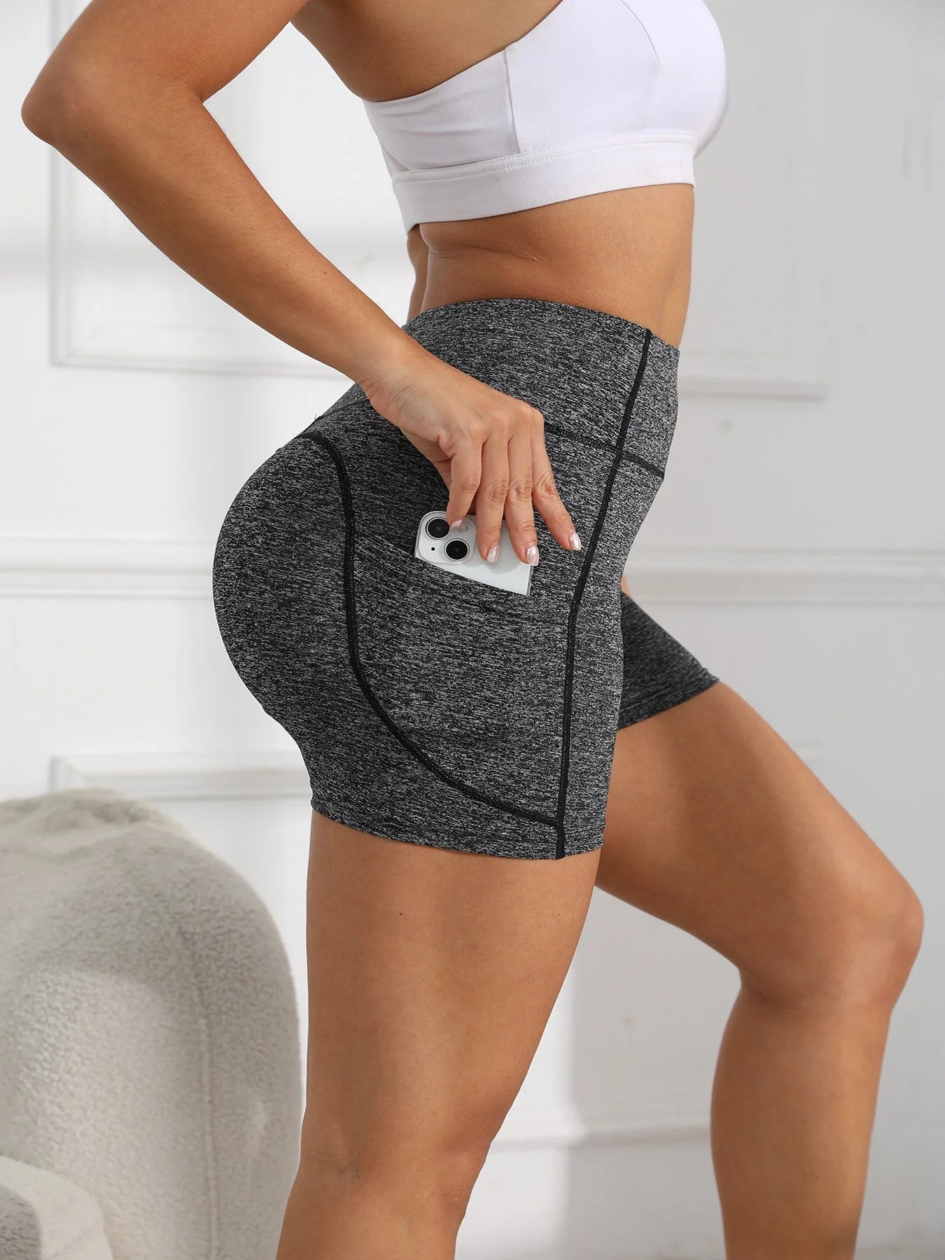 High-waisted butt-lifting shorts for running and fitness