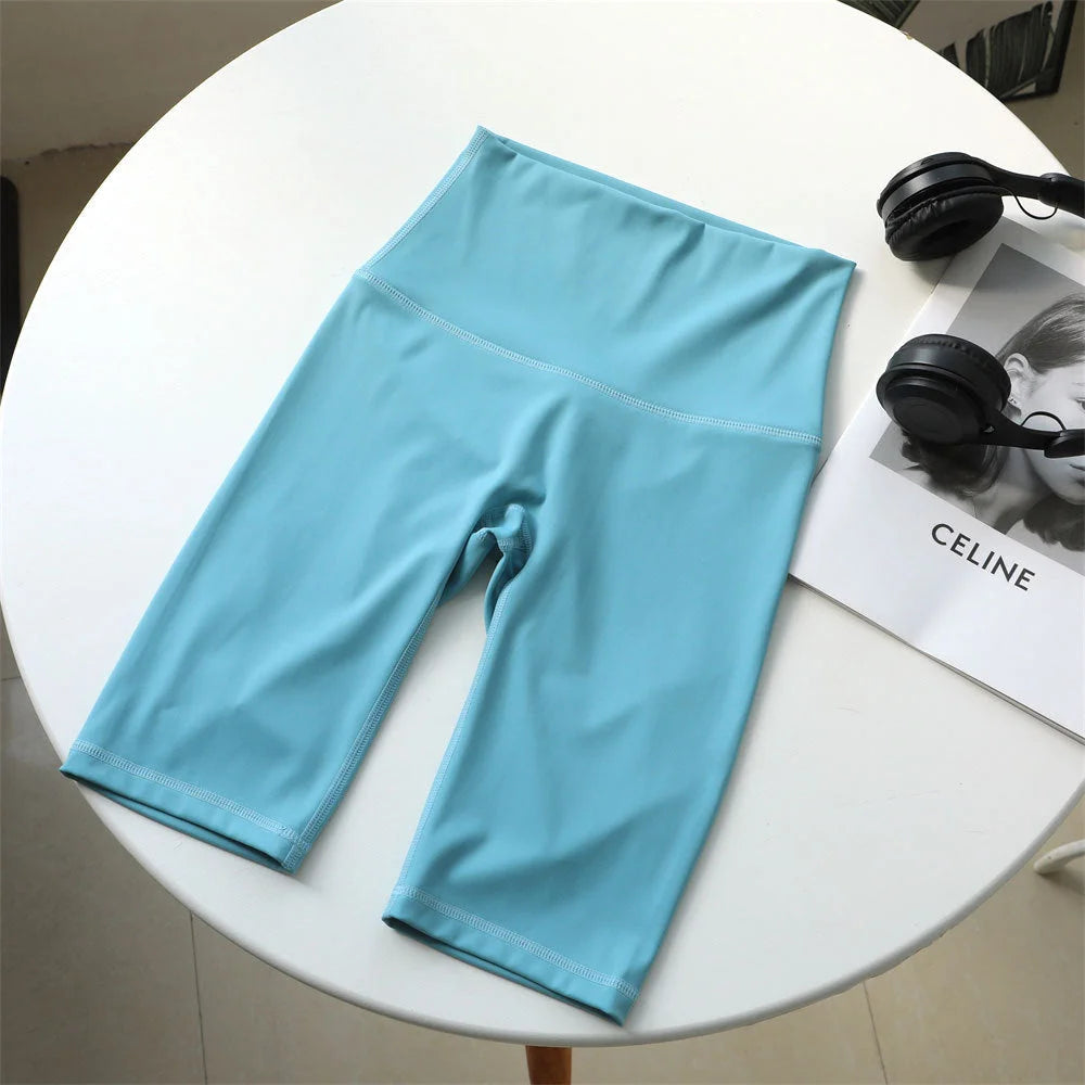 High-waisted five-quarter yoga shorts: sculpting comfort for summer athleisure