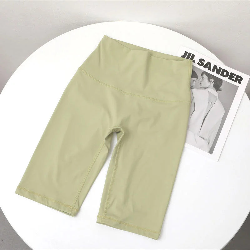 High-waisted five-quarter yoga shorts: sculpting comfort for summer athleisure