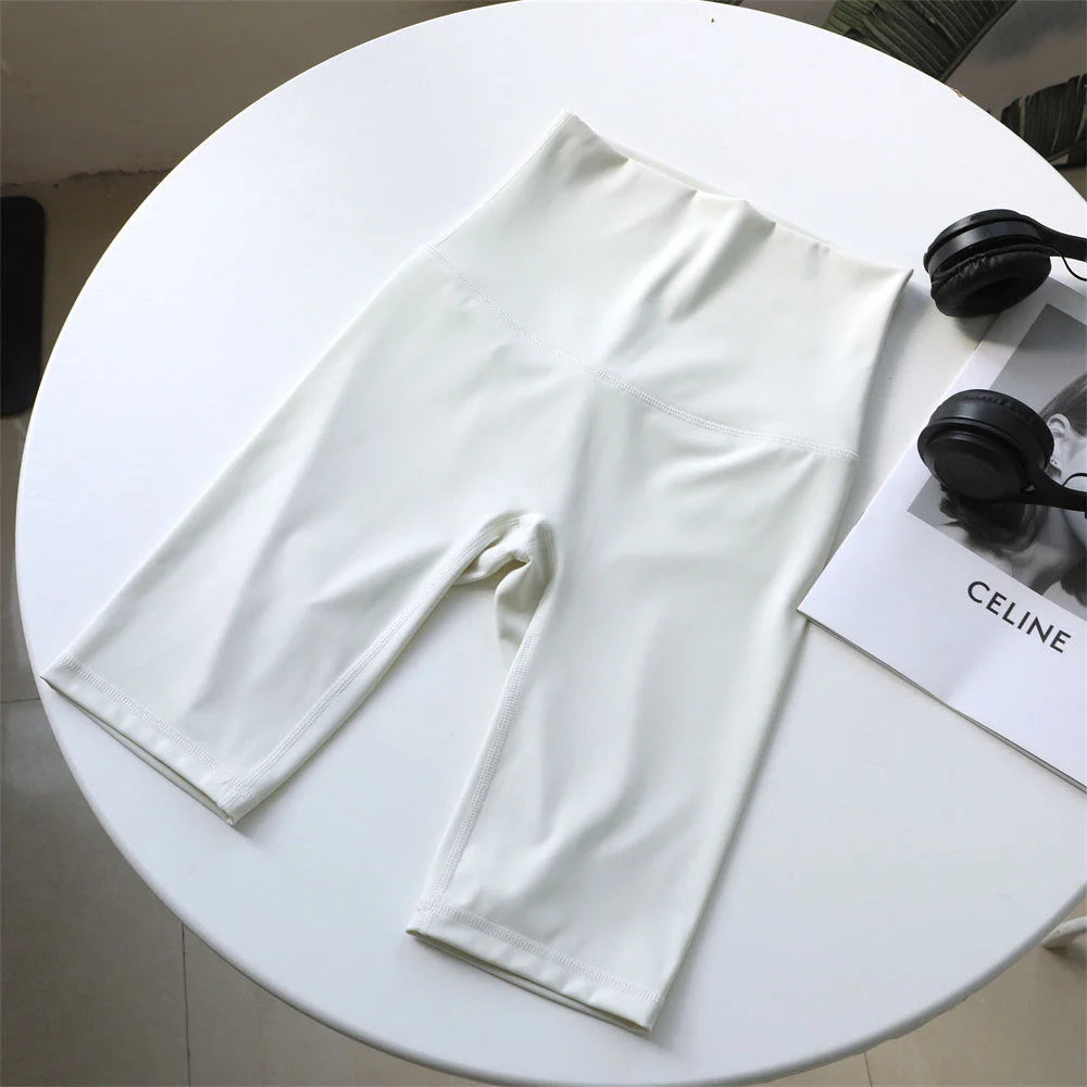 High-waisted five-quarter yoga shorts: sculpting comfort for summer athleisure