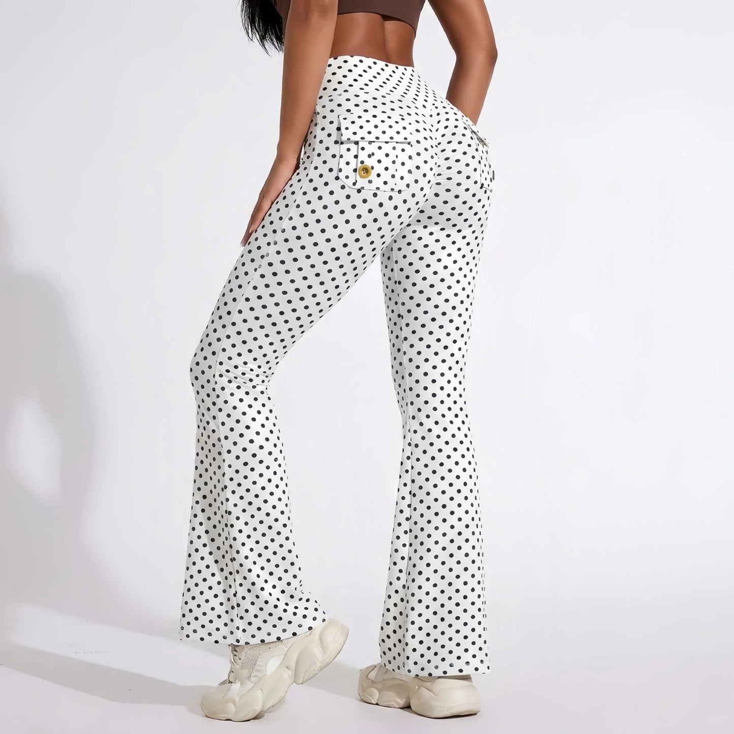 butt-lifting flared yoga leggings with cargo pockets